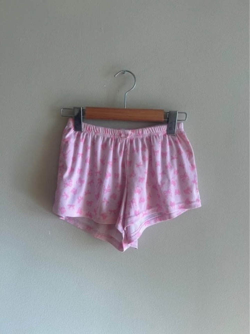 pink shorts